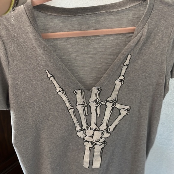 Skeleton Love Hand T-Shirt Grey Grayson Threads Halloween Women's XL Altered Cut - Picture 7 of 10